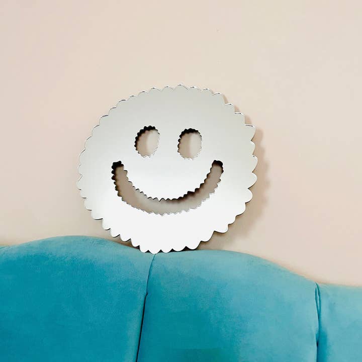 Happy Face Wandspiegel für den Großhandel von Fem World