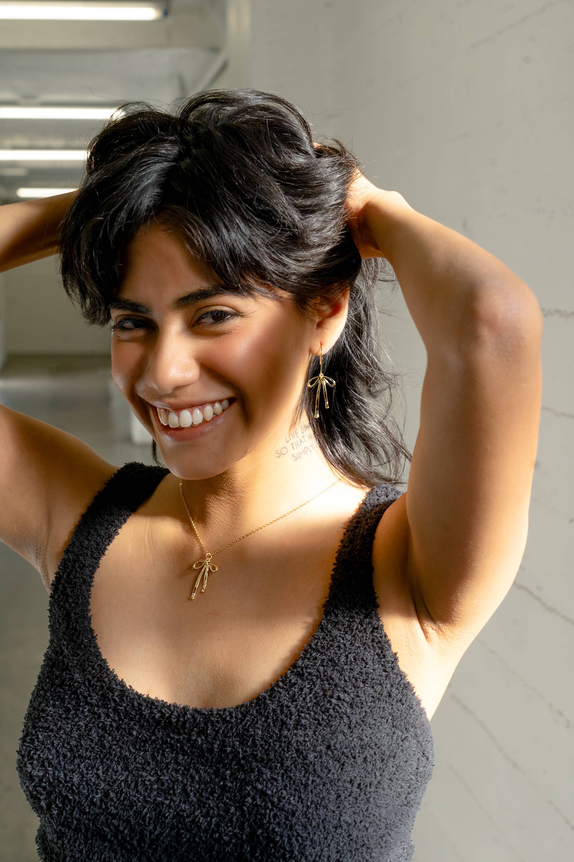 Peter and June - Vendita all'ingrosso Orecchini pendenti - Orecchini Bad to the Bow, placcati in oro 18 carati3