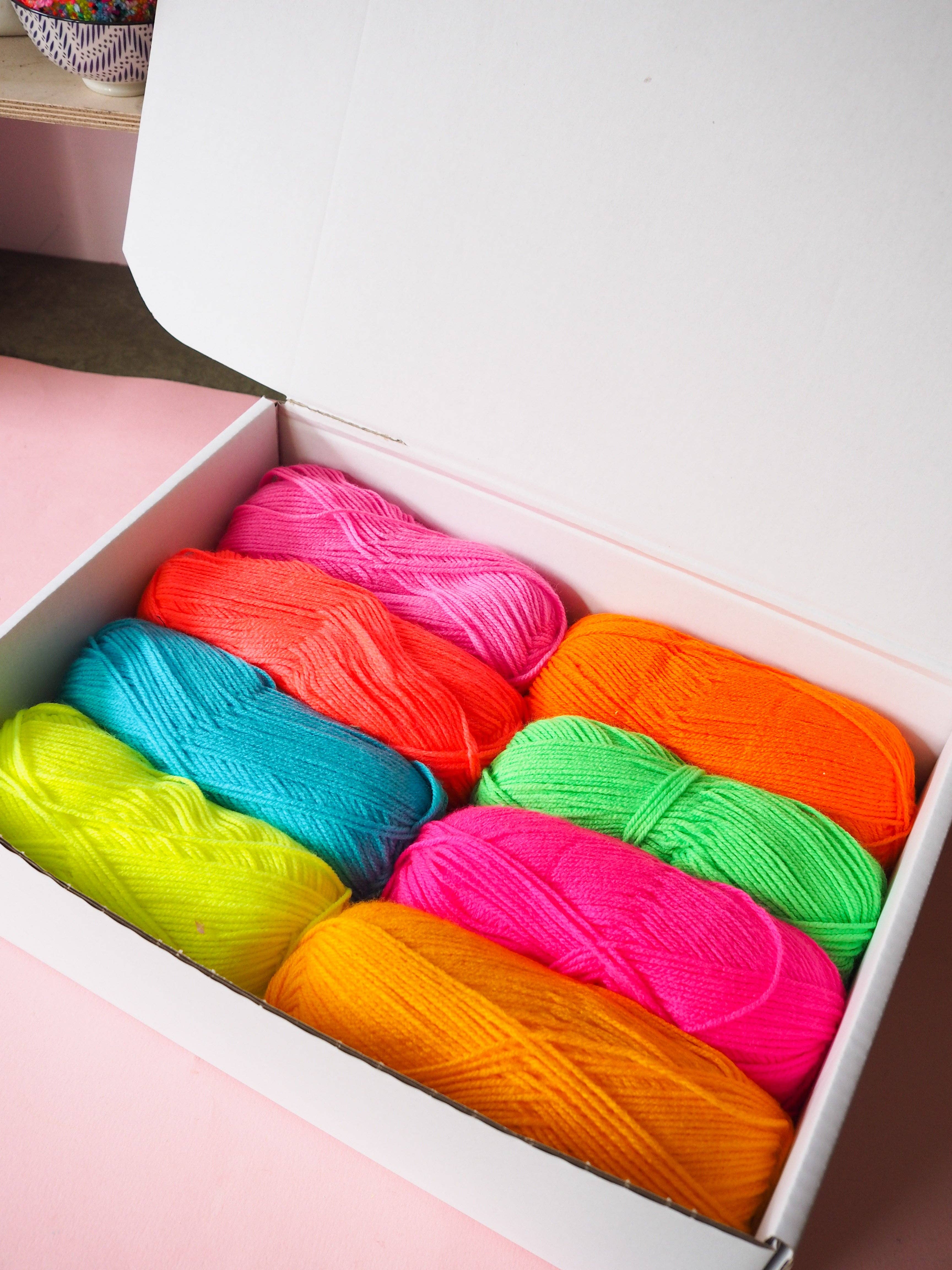 Fat Pom Poms – wholesale DIY craft kit – Bright Giant Pom Pom Kit9