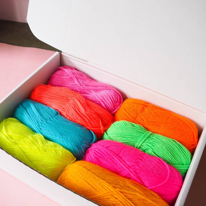 Fat Pom Poms - Wholesale DIY craft kit - Bright Giant Pom Pom Kit9