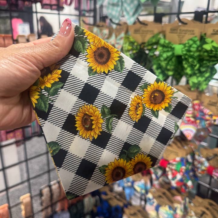 Bandana réversible à motif de tournesol pour la vente par Kani Kouture