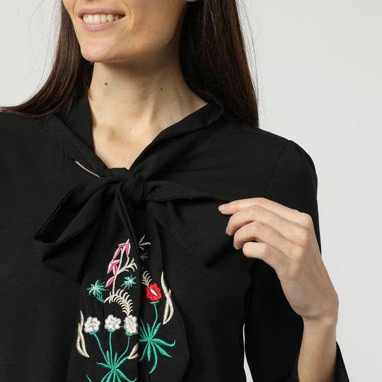 BanBat - Wholesale Blouse - Women's - Blouse with embroidered bow - LA-1903726