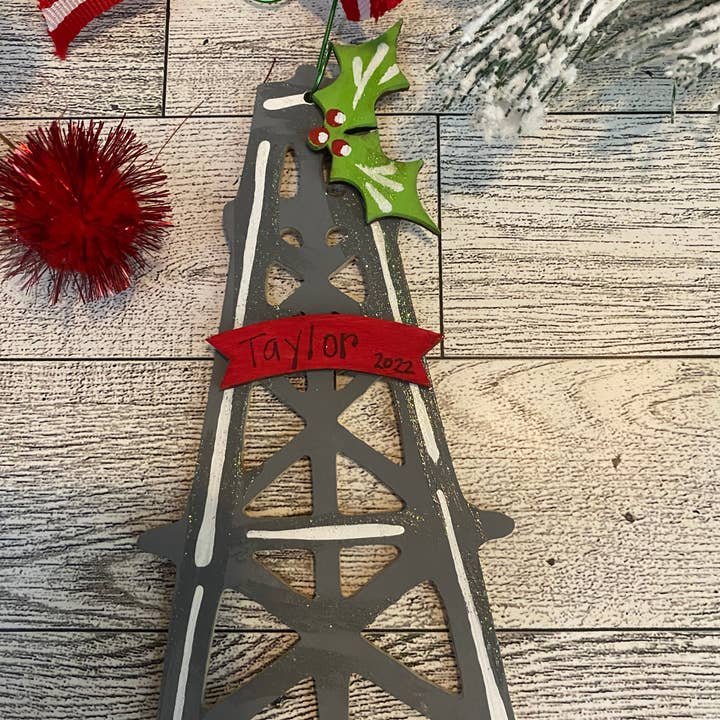 Pink Fish Studios, LLC. - Vente Objets de décoration - Ornement de Noël Derrick à l'huile peint à la main4