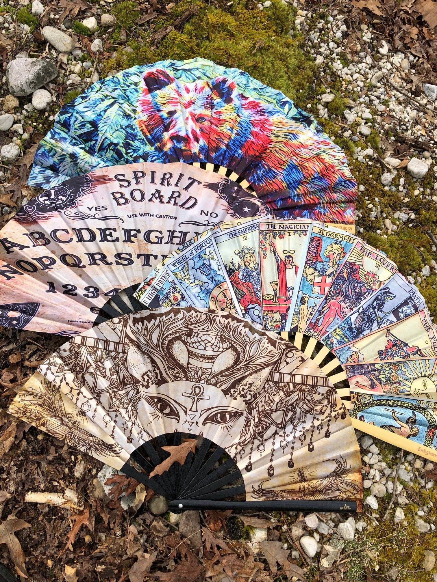 Enlighten - Venta al por mayor Ventilador plegable de mano - Abanico de mano grande para festival con chasquido de esfinge egipcia1