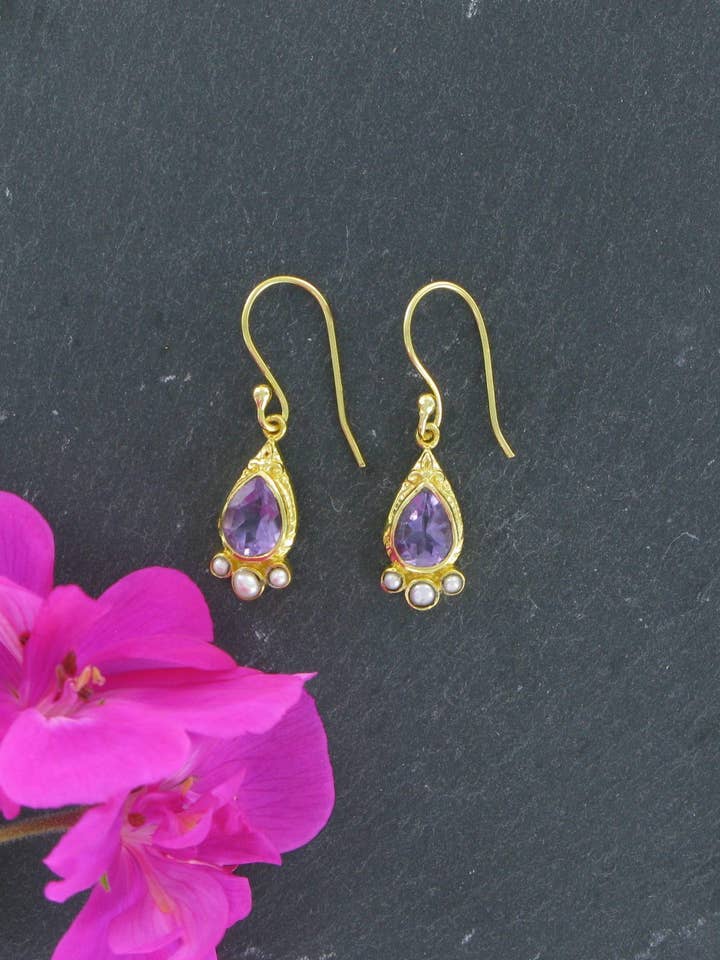 Guldpläterade silverörhängen med ädelsten och pärla för wholesale av Siren Silver Ltd