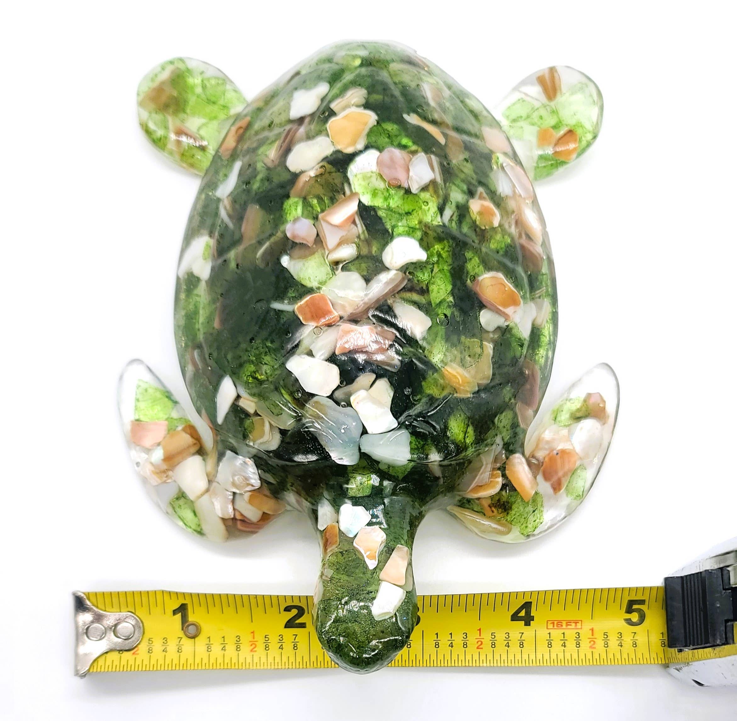 JEMS of the Sea – Engroshandel Pyntefigur – Harpiks havskildpadde figur - Lavet med grønt havglas og muslingeskaller9