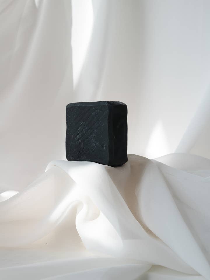 KOHLE-REINIGUNGSSEIFE für den Großhandel von Blossm Organic