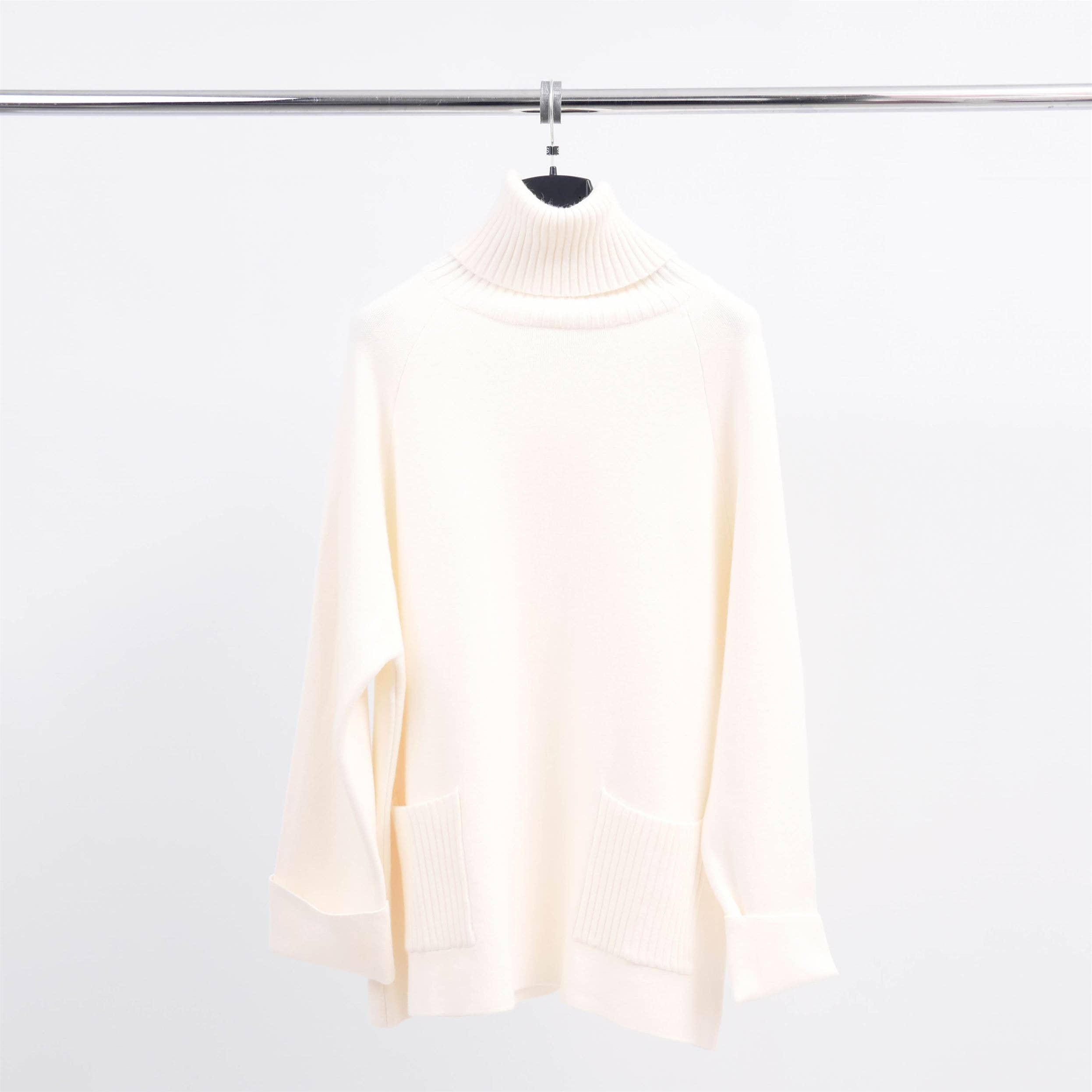 Cecile Wang - Wholesale Knit Sweater - Women's - Turtleneck sweater with two pockets HY110281