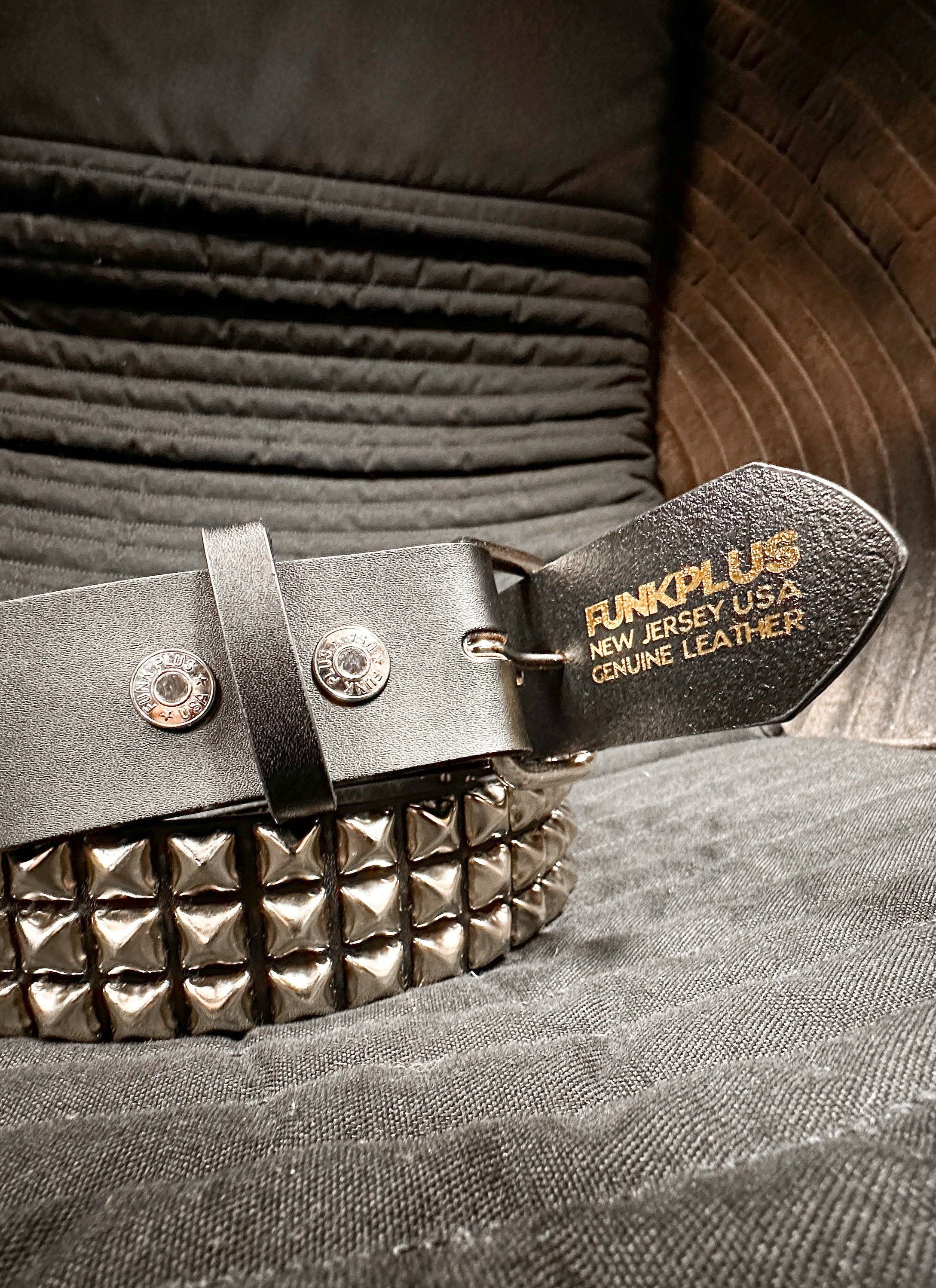 Funk Plus – Großhandel Gürtel – Damen – BT104 Gürtel mit 3 Reihen silberner Pyramidennieten und abnehmbarer Rollenschnalle4