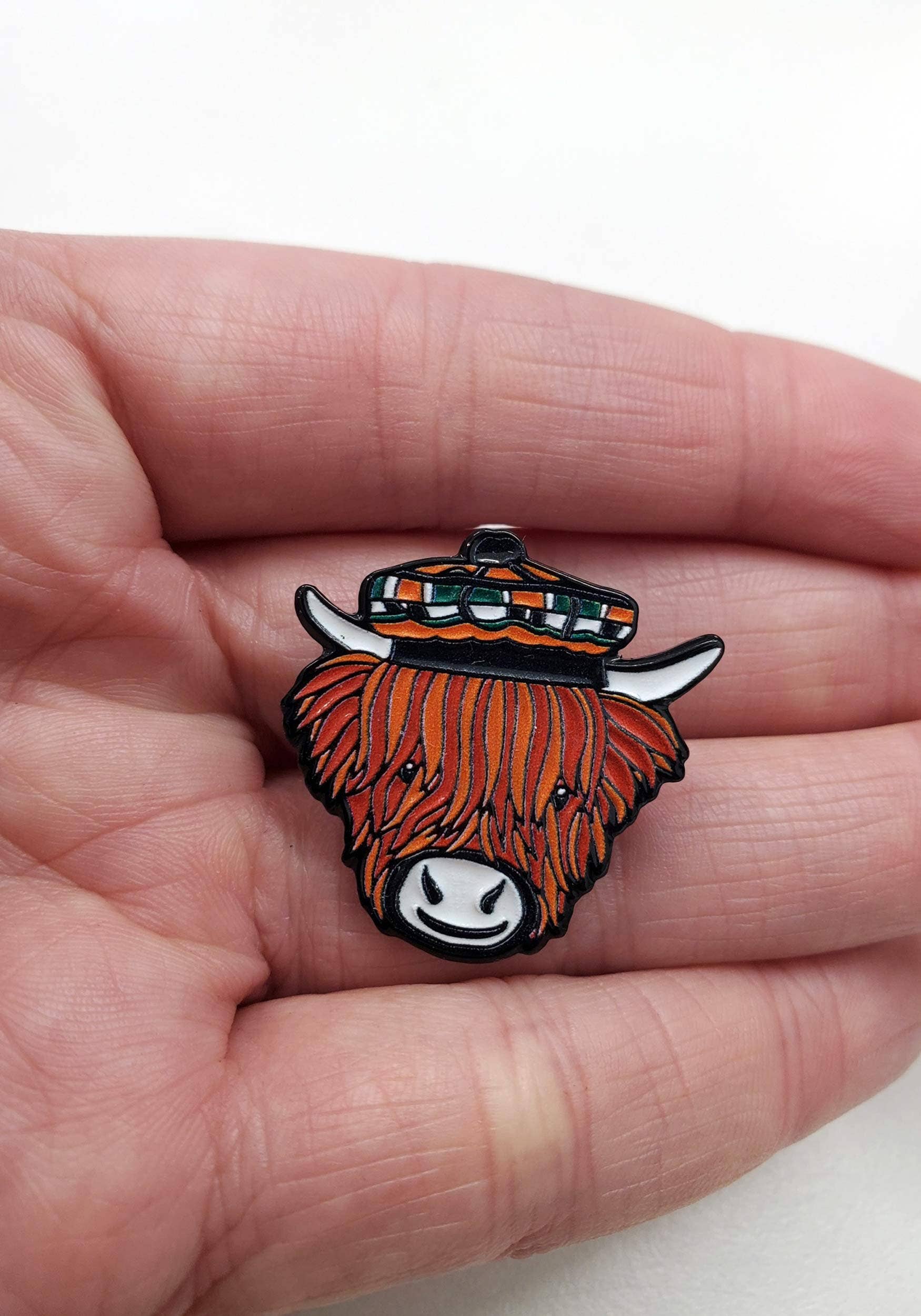 Wee Wishes - Wholesale Lapel Pin/Button - Highland Coo Enamel Pin Badge WWPB011
