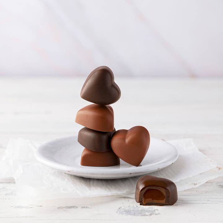 Chevaliers d'Argouges - Wholesale Chocolate Box - ASSORTMENT OF CARAMEL LAVA HEARTS WITH A HINT OF SALT DARK/MILK2