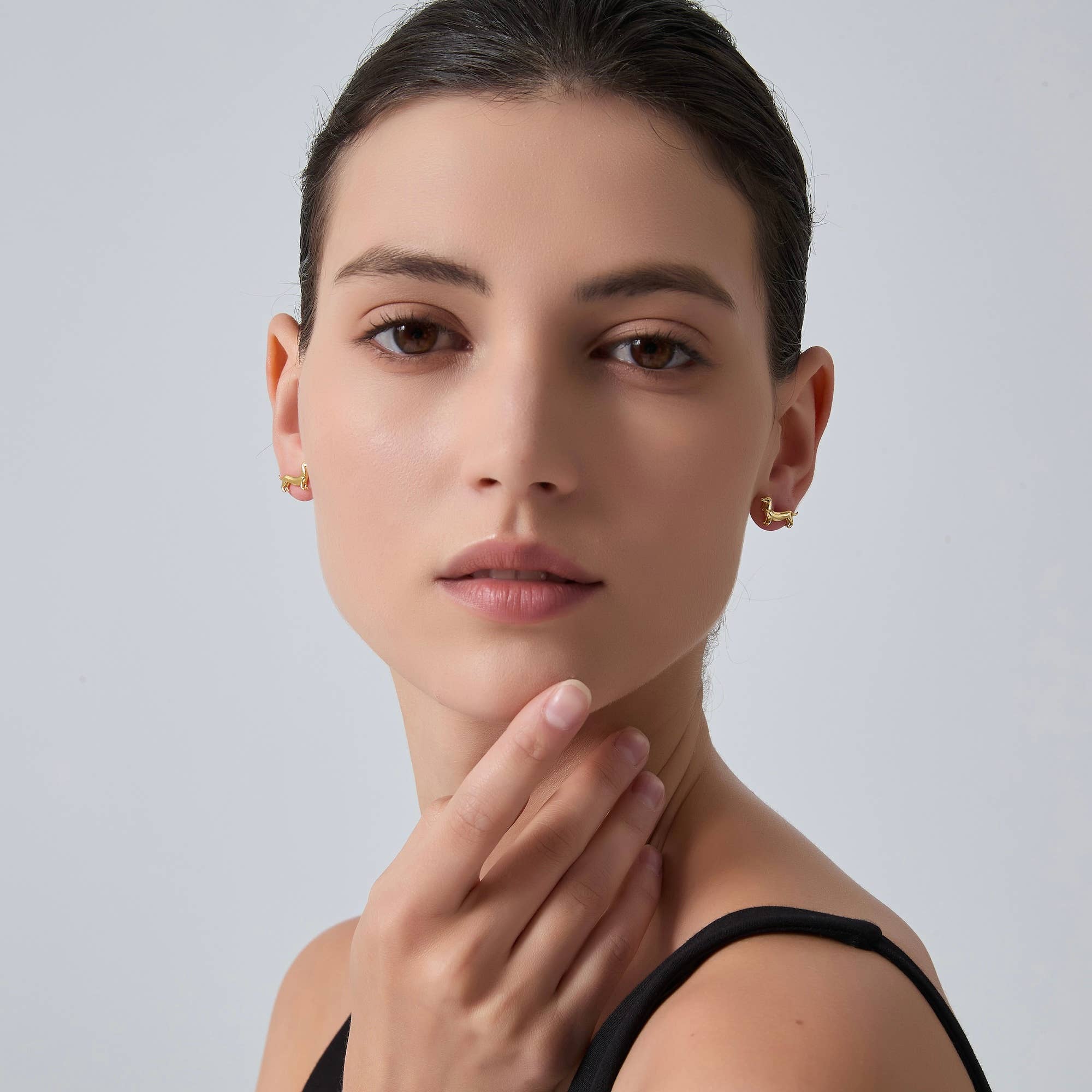 Perimade & Co. LLC – Großhandel Ohrstecker – Zarte Dackel-Ohrringe aus 925 Sterlingsilber5