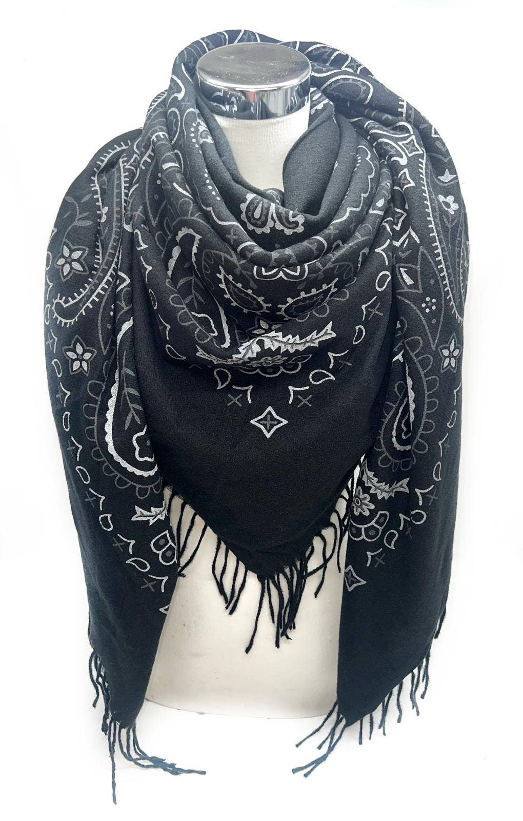 LINETA – Cachecol - Mulher por atacado – K8 Lenço grande quadrado com padrão bandana e franja longa6