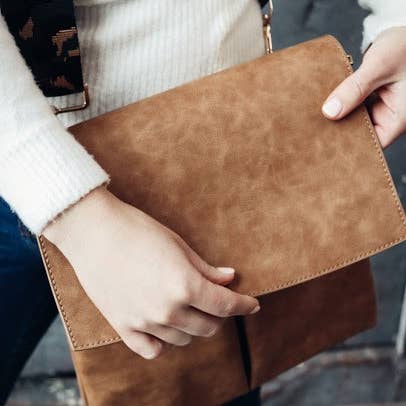 Thomas and Lee Company - Wholesale Crossbody Bag - Women's - Classic Vegan Leather Crossbody Messenger Bag