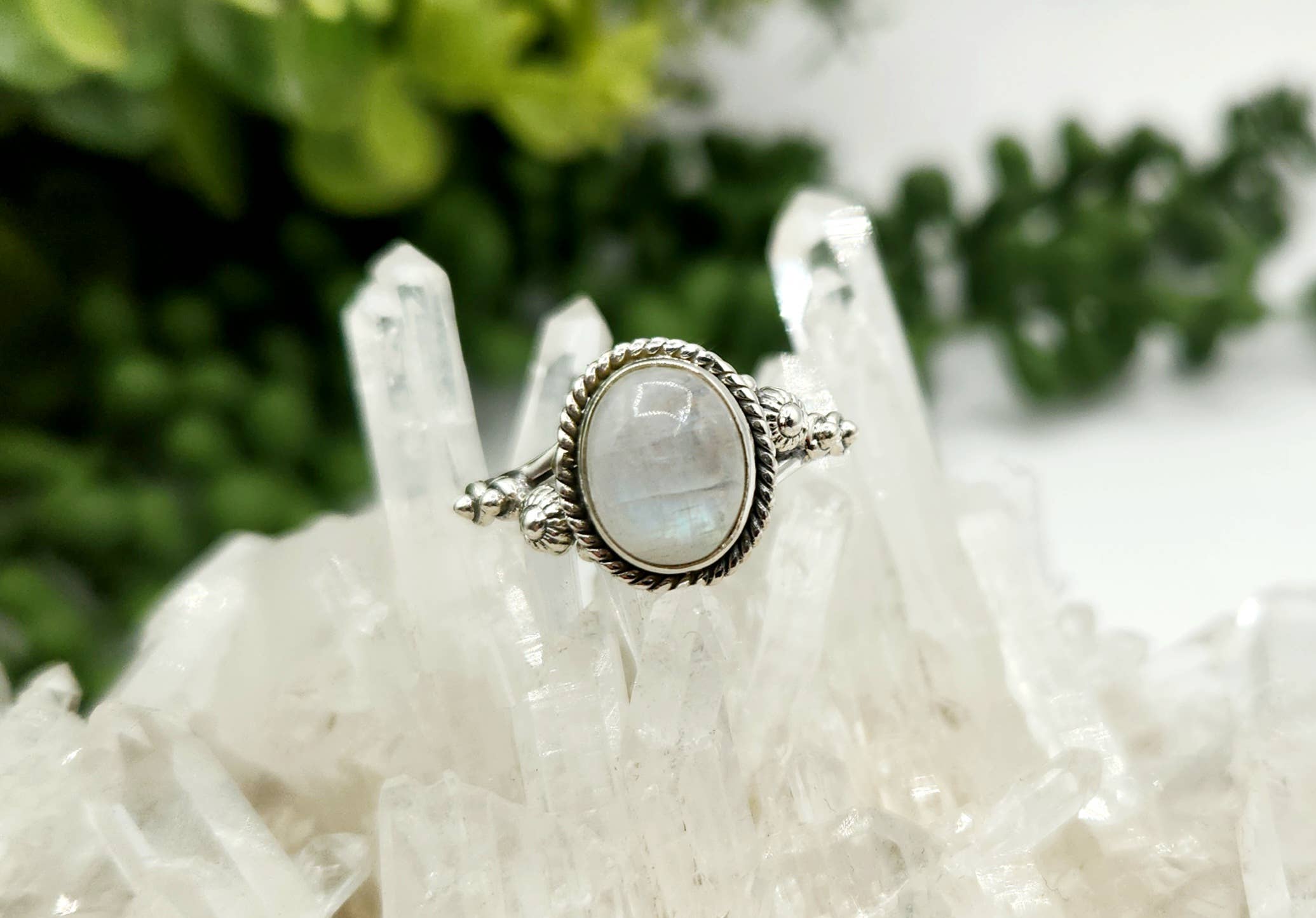 Meraki Gemstones - Venta al por mayor Anillos grandes/de cóctel - Anillo de plata de ley (925) con piedra preciosa de piedra lunar arcoíris1