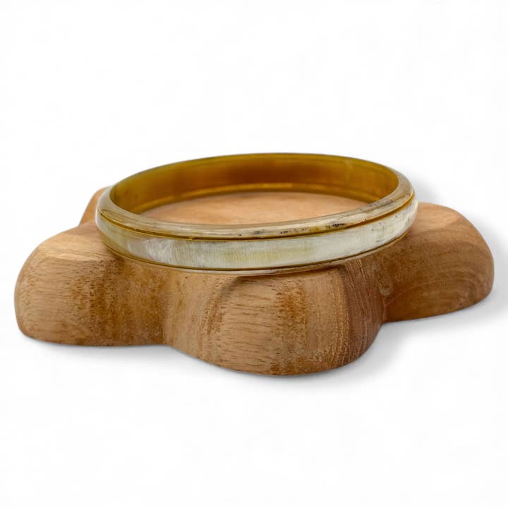 Bracciale in corno di bufalo naturale & linee dorate 1cm C76 per la vendita all'ingrosso da parte di MAISON KIZO