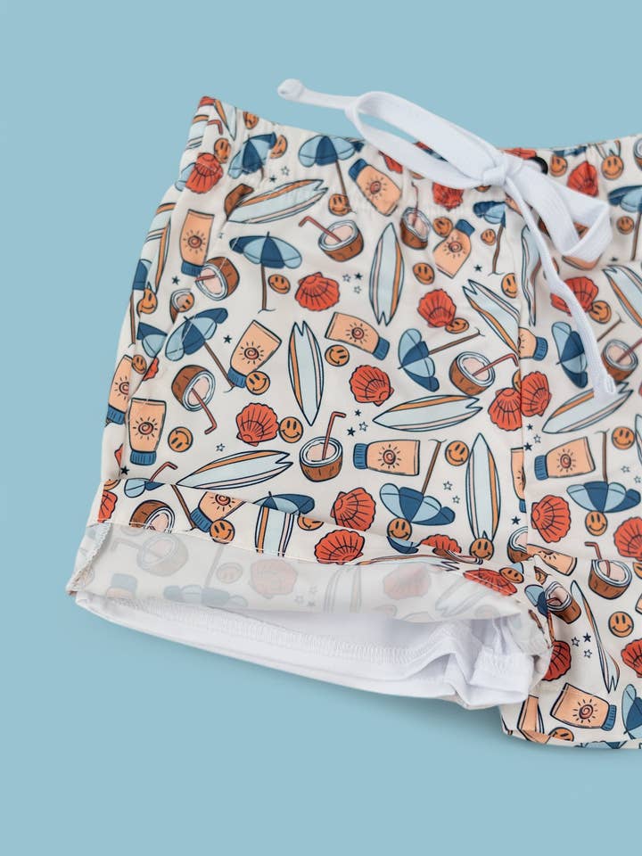 POURSUIS LE RÊVE DU GARÇON SHORT DE BAIN CHASE THE SUN pour la vente par Dream Big Little Co.