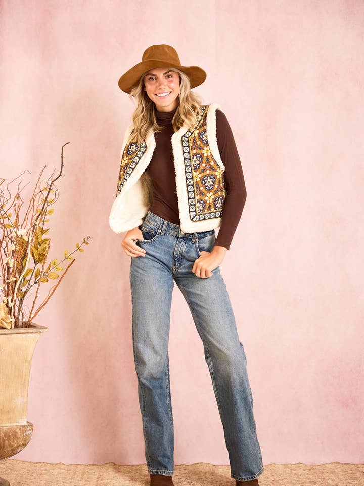 Brooks Avenue - Wholesale Outerwear Vest - Women's - The Willow Sherpa Reversible Vest - Chestnut Swirl4