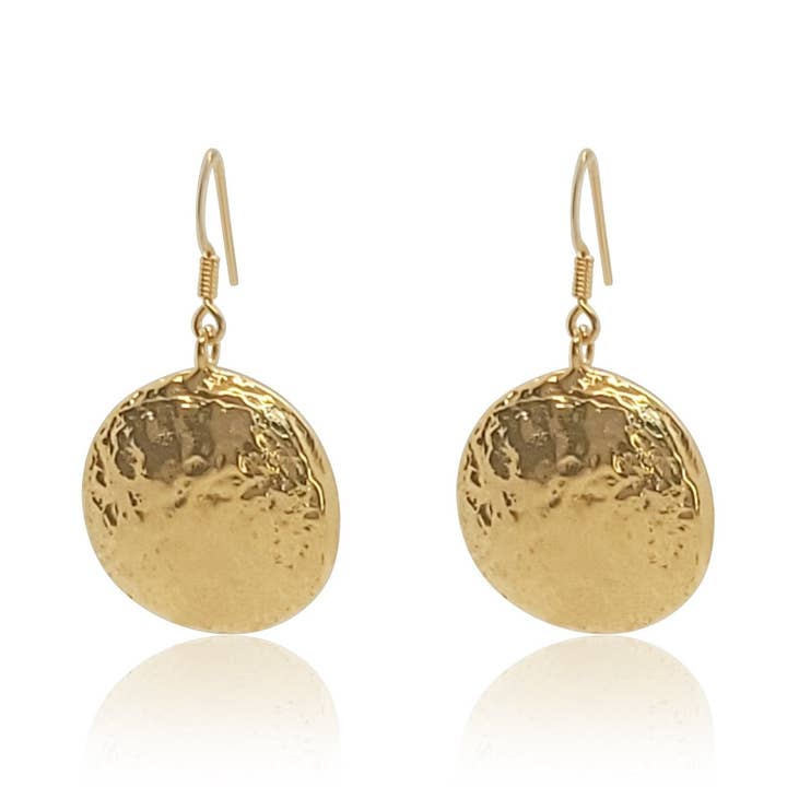 Talia oorbellen met zilveren schelp voor wholesale door Joie Designs