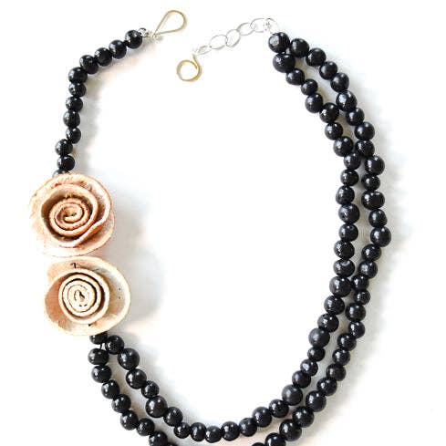 Yopal Acai-halsketting met sinaasappelschil en kralen voor wholesale door Artyfactos