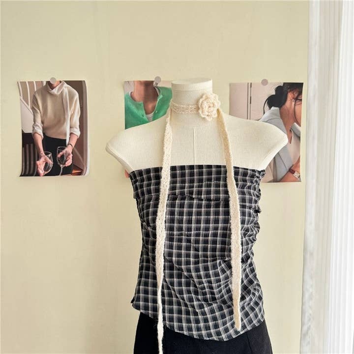 Ekartini – Großhandel Schal – Damen – Schmaler langer Schal mit gehäkelter Rose in Uni-Farbe1