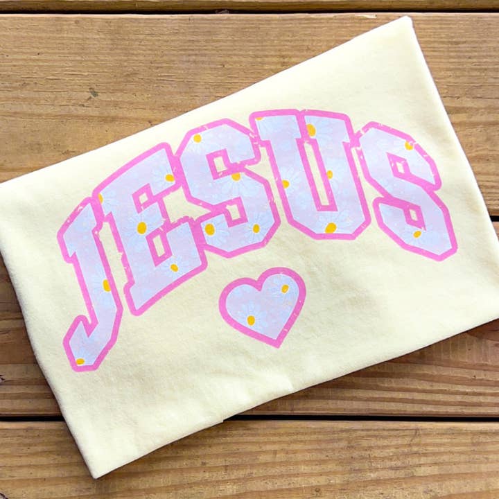 Daisy Jesus Varsity-Buchstaben - Comfort Colors T-Shirt für den Großhandel von COTTON PRESS CO.