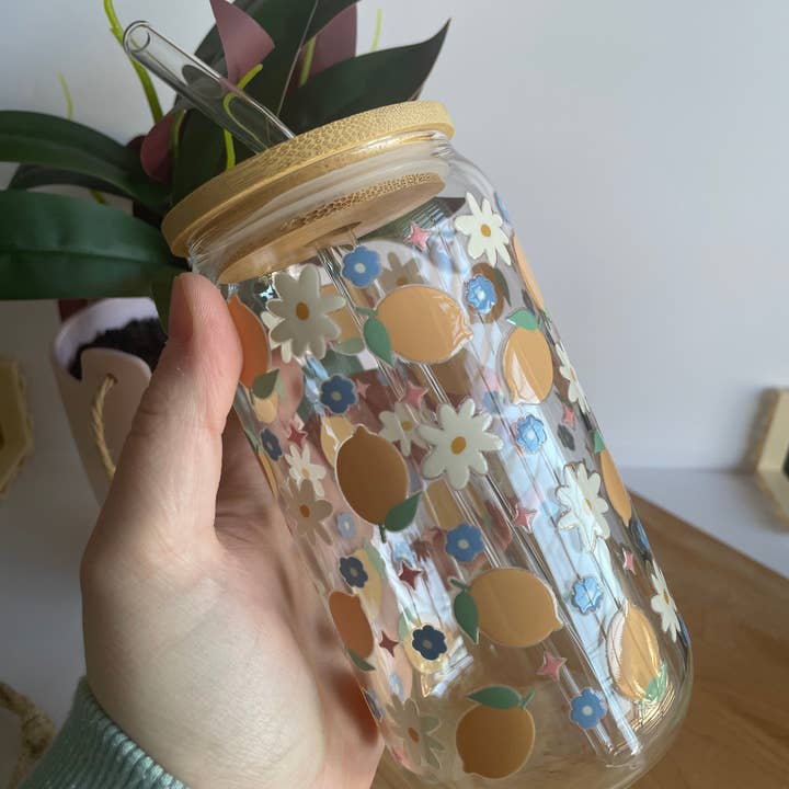 DesignedbyKendal - Wholesale Drinking Glass/Cup - Flowers and Lemons Glass Cup with Bamboo Lid and Glass Straw1