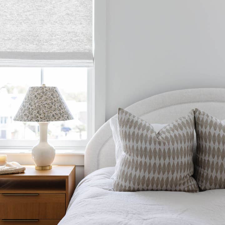 Emily Daws – wholesale Prydnadskuddfodral – Leaflette-kudde i mocka