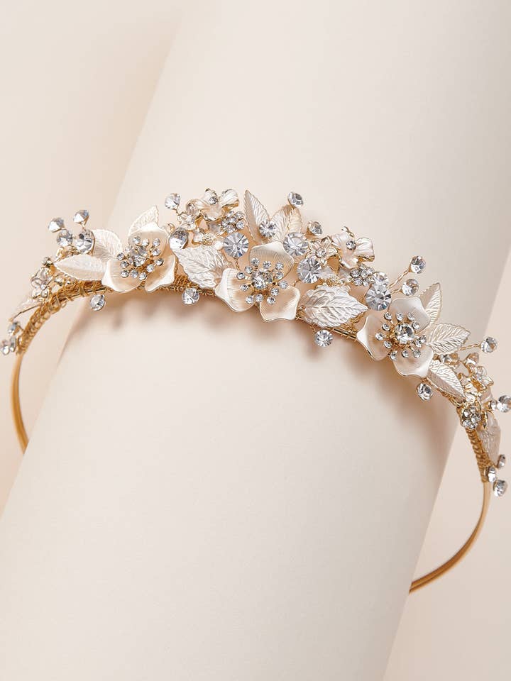 Kacie Floral Hochzeitstiara für den Großhandel von Dareth Colburn Designs