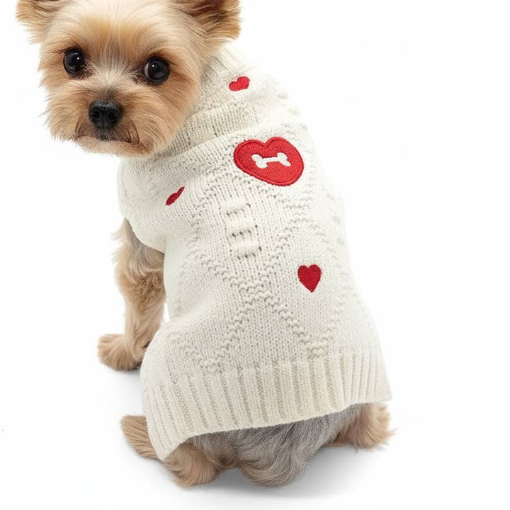 Pull pour chien crème avec cœur et os pour la vente par Dogo Pet