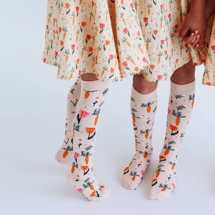 L'IMPRIMÉ DE PÂQUES | chaussettes hautes pour la vente par Minimalist Folk Co.
