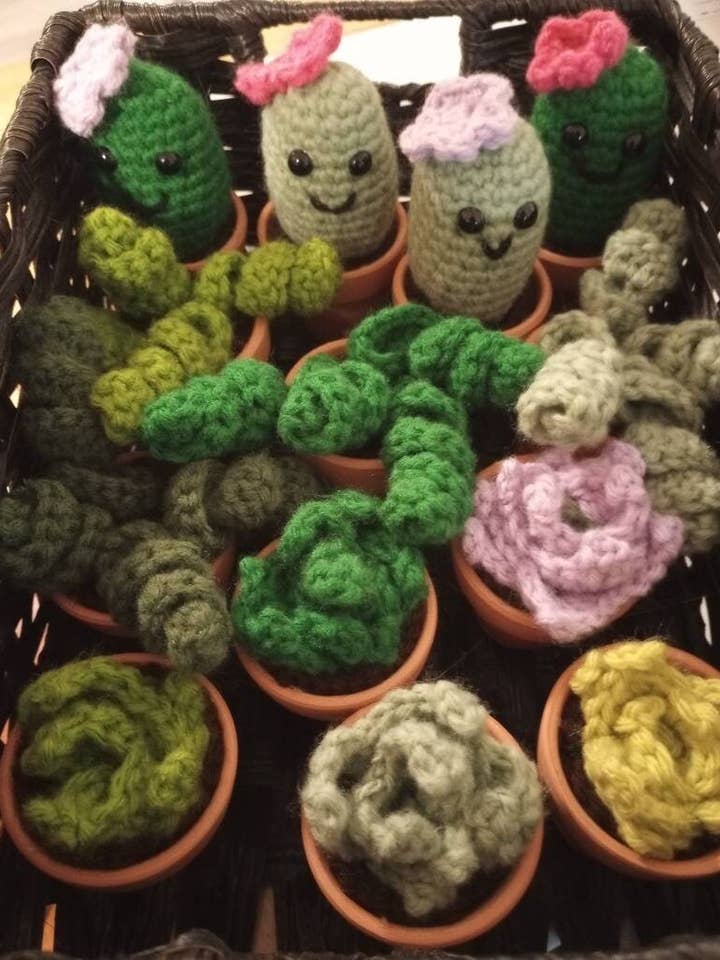 Peluche végétale au crochet pour la vente par Cold Stream Crafts