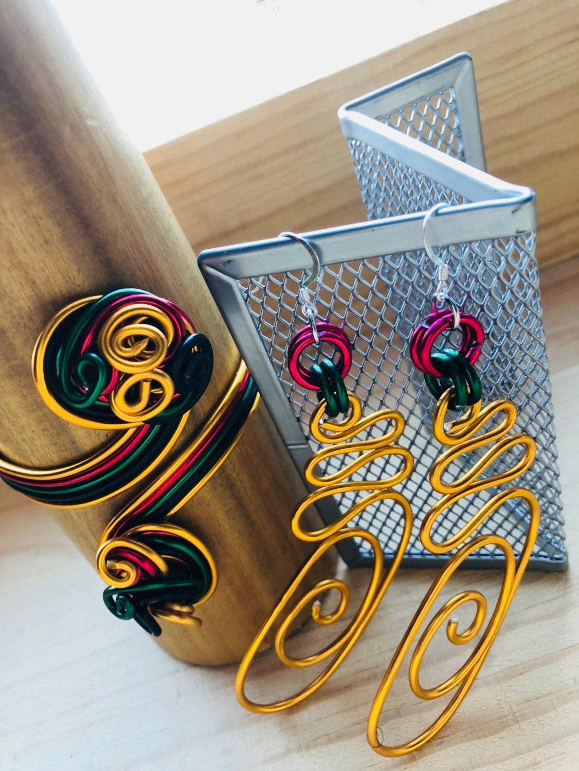 Jewelry With Me – Großhandel Manschettenarmband – Wakanda-inspirierter Armreif Black Panther Schmuck, schwarz rot grün gold4