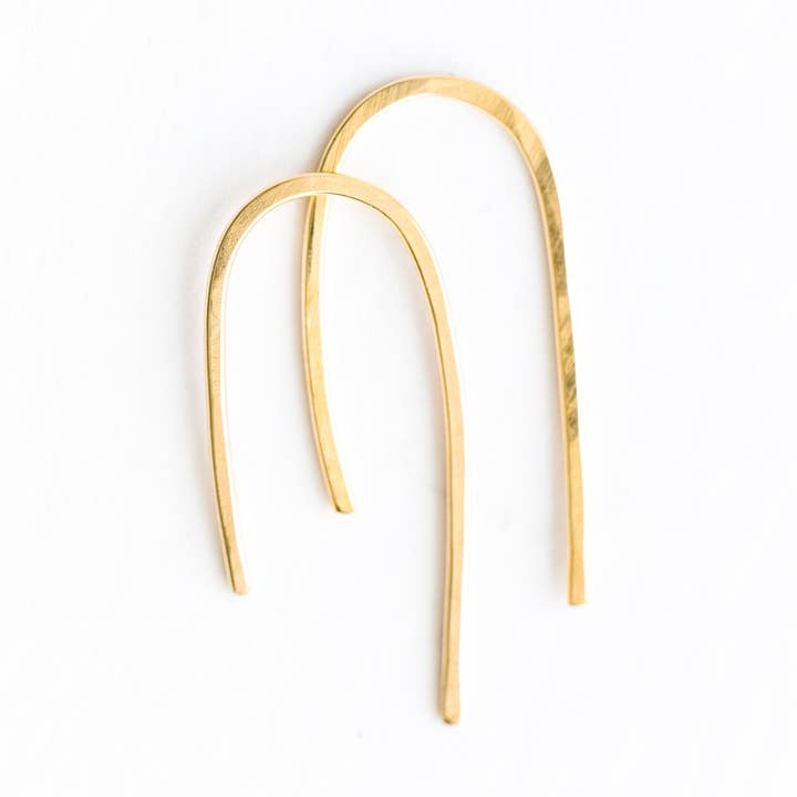 Boucle d'oreille en forme de U Mini Hoop Demi-Hoop Minimalist pour la vente par Seaflowerjewelry
