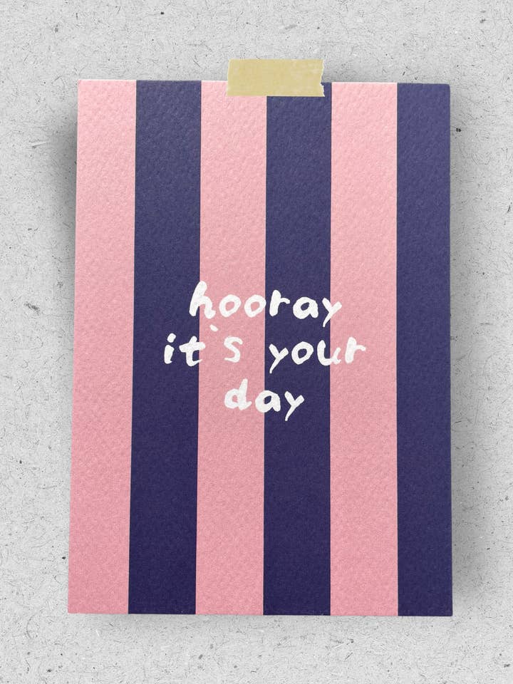 Postkarte "Hooray it`s your day" für den Großhandel von hellopinlin