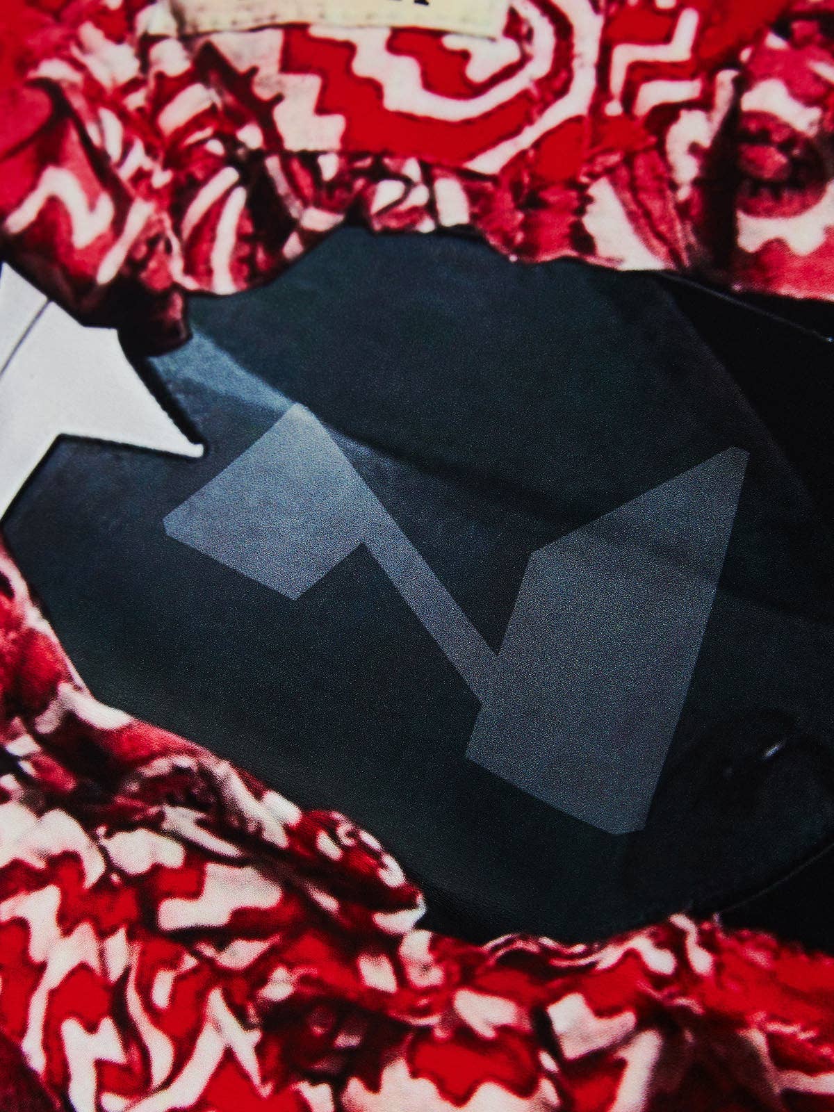 NOISSEY - Venta al por mayor Camiseta serigrafiada - Unisex - Camiseta con mascarilla de collage rojo roto7