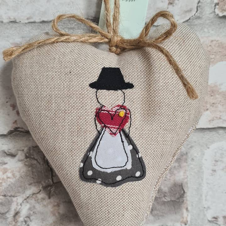 Sweet Williams - Wholesale Ornament - Welsh Lady Heart0