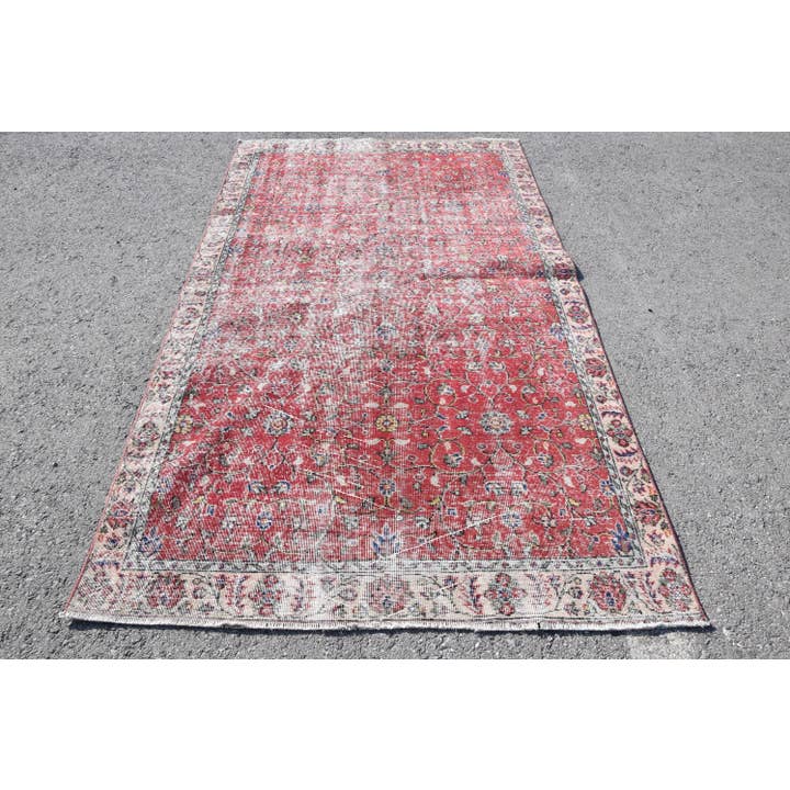 Tappeto vintage 4,7x8,3 ft, tappeto rosso turco in stile sud-occidentale per la vendita all'ingrosso da parte di The Loom Wholesale