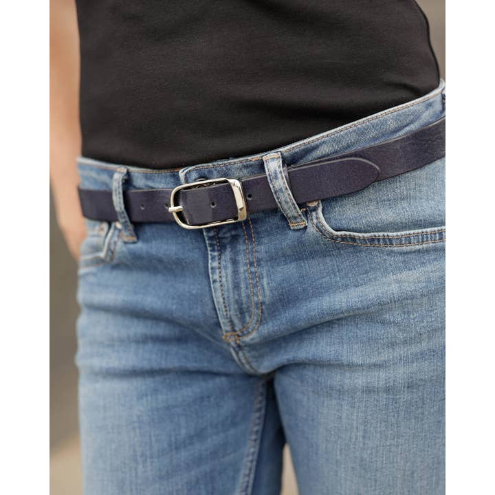 Amsterdam Heritage Leather Belts, Bags, Jackets & Apparel - Wholesale Belt - Women's - Lasse | Gold Buckle Skinny Classic Design Leather Belt Women4