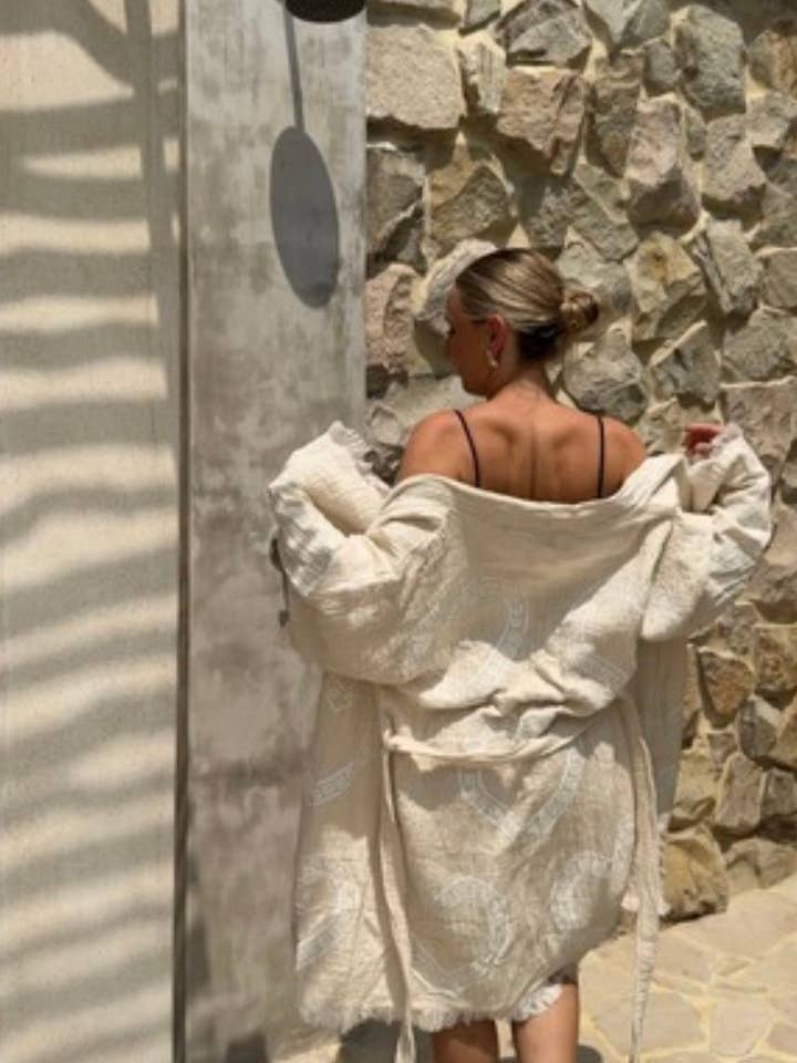 Naturlig Midi-klänning Vit Hjärtmotiv - Begränsad upplaga - missa inte det 🤍 för wholesale av Cie Cie