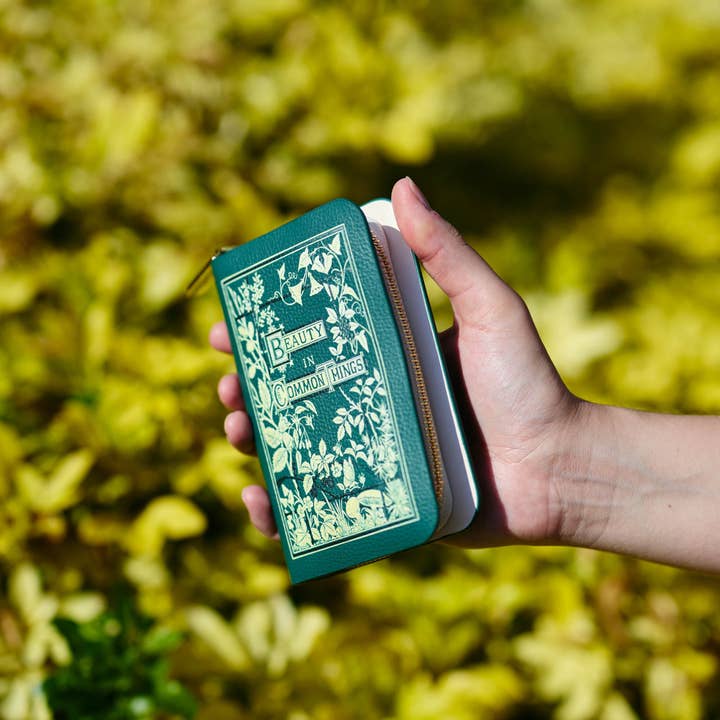 Portefeuille Beauty in Common Things pour la vente par Well Read Company
