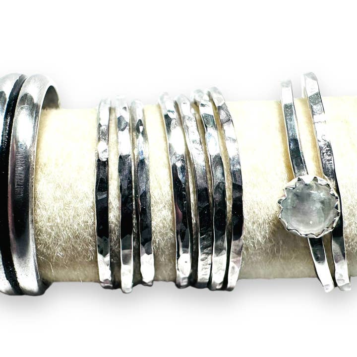 Anéis de Banda Texturizada em Prata por atacado de Janine’s Jewelry Design