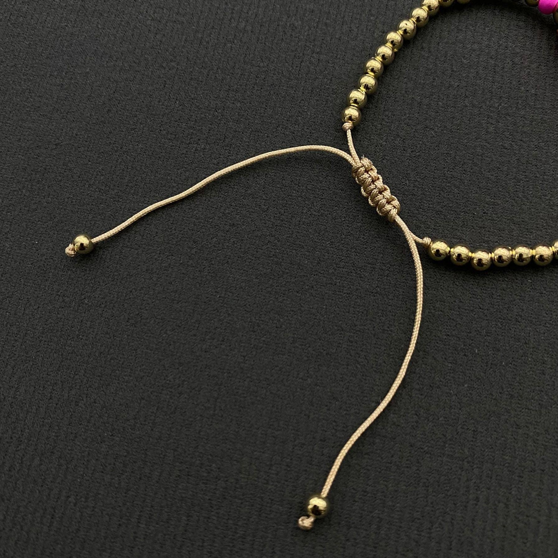 Mio Queena - Vente Bracelets à breloques/pendentifs - Bracelet Charme en Perles de Rocaille Motif Cœur Bohème - BJ/SB12