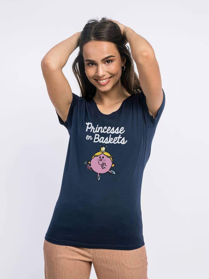 NAVY DAMES T-SHIRT PRINSES IN SNEAKERS voor wholesale door Le Roi du T-shirt