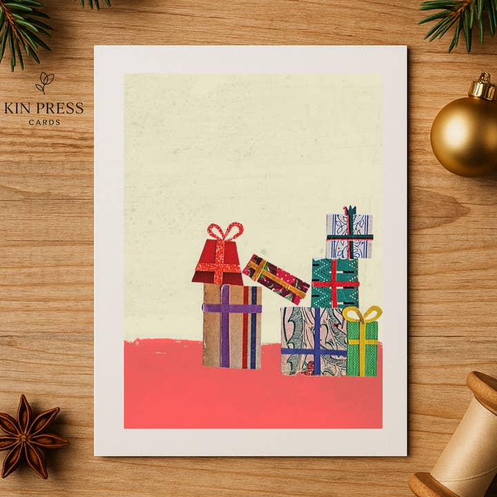Carte de vœux avec pile de cadeaux, lot de 10 pour la vente par Kin Press Cards