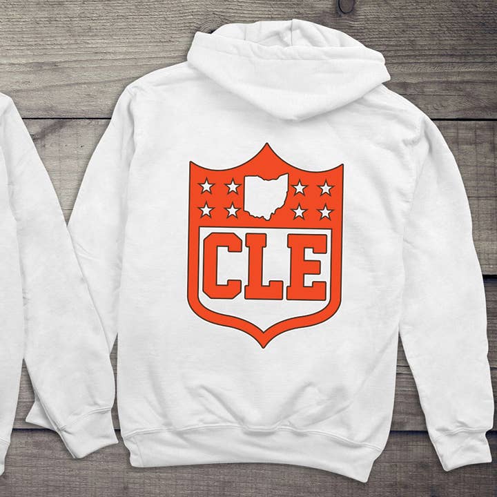 Sweat à capuche Cleveland Shield pour la vente par Artopia