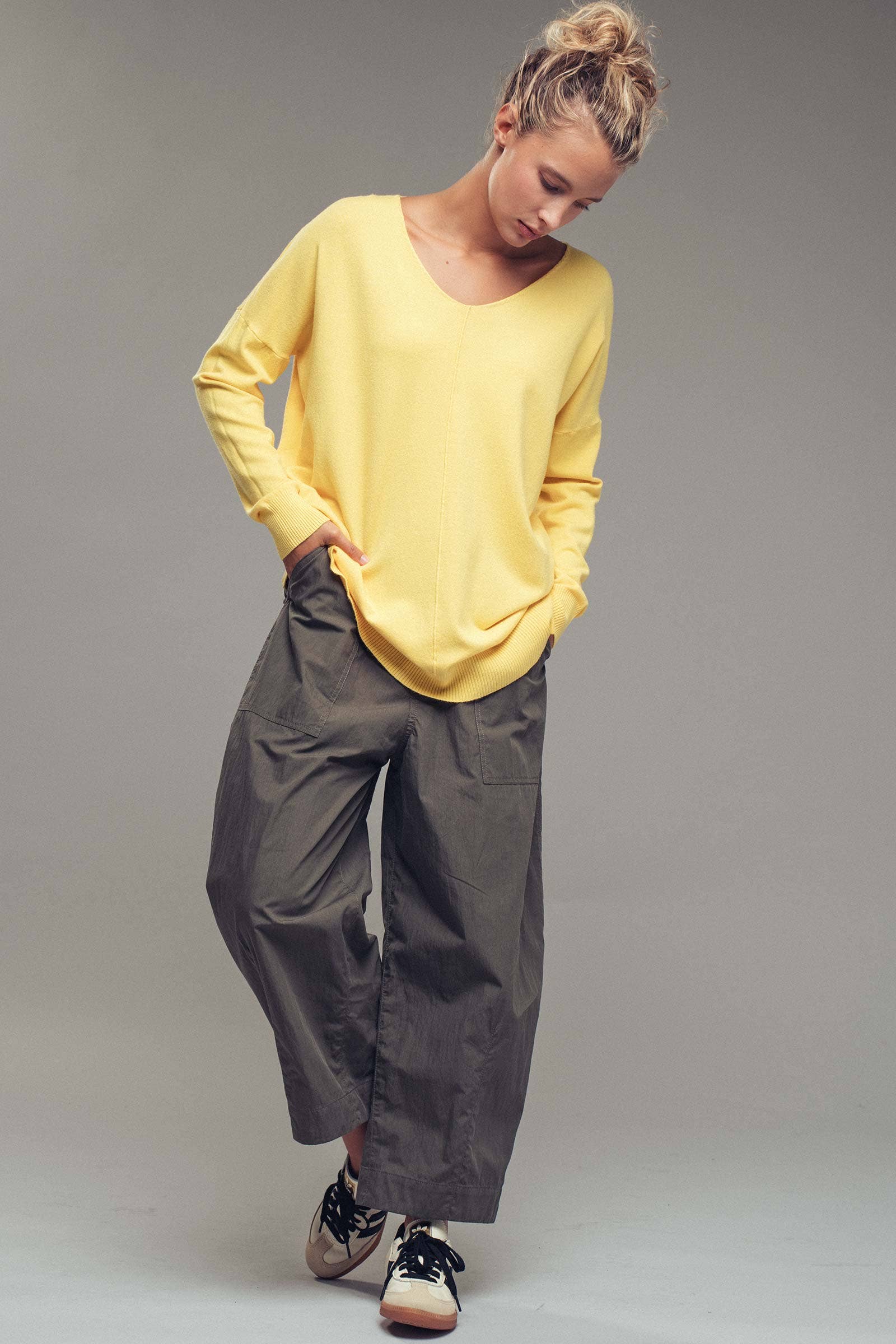 Urban Daizy - Wholesale Tunic Sweater - Women's - Relaxed High-Low V-Neck Tunic Sweater10