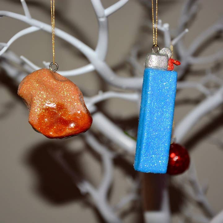House of Savage - Wholesale Ornament - CERAMIC CHICKEN NUGGET W/ SWEET N’ SOUR SAUCE ORNAMENT