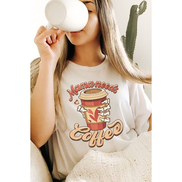 Mama har brug for kaffe Grafisk Tee for engroshandel hos Bella Me