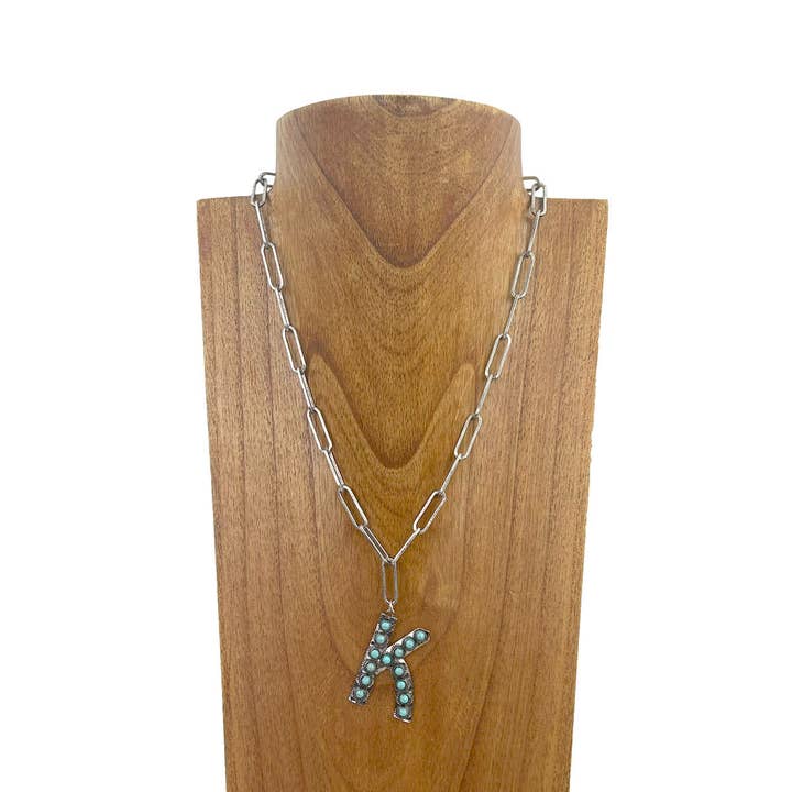 NKZ231125K-01 20 Zoll silberne Metallkette mit blauem türkisfarbenem Steinbuchstabe K für den Großhandel von Western Elite Jewelry